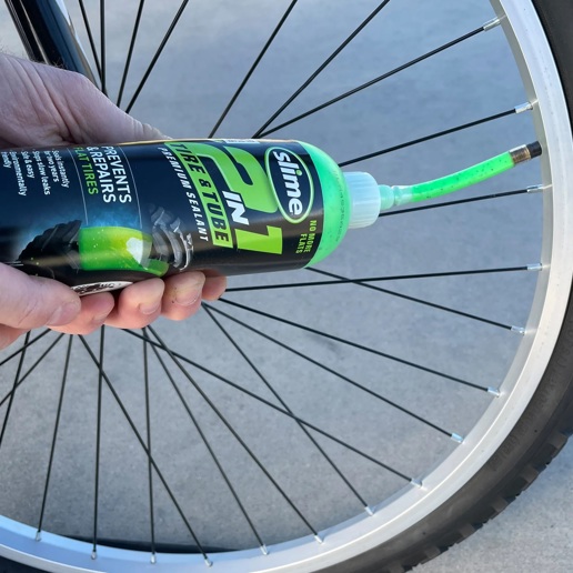 40K.10193 SLIME Slime 2 en 1 pour l'étanchéité des pneus et des chambres à air 16 oz / 473 ml